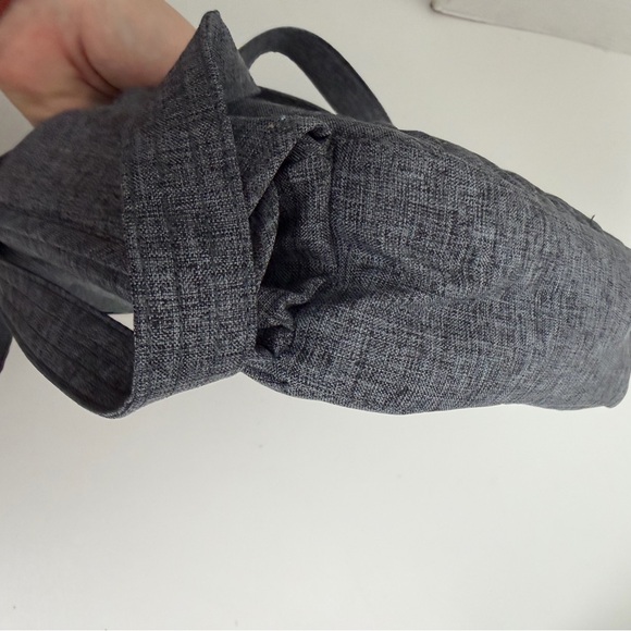 Lug Flutter Crossbody Purse Pockets Organizer Travel RFID Heathered Grey Black - Picture 13 of 15